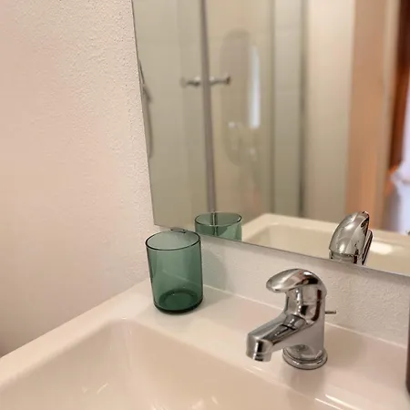 Lumineux 25m2 , 2min Metro Compans, Wifi Fibre Et Entree Autonome *