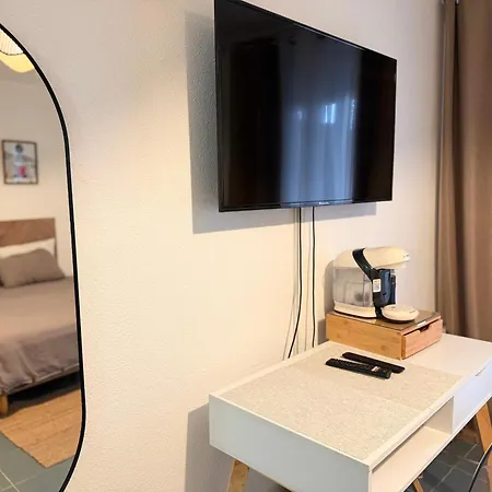 Lumineux 25m2 , 2min Metro Compans, Wifi Fibre Et Entree Autonome