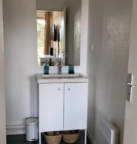 Lumineux 25m2 , 2min Metro Compans, Wifi Fibre Et Entree Autonome דירה *